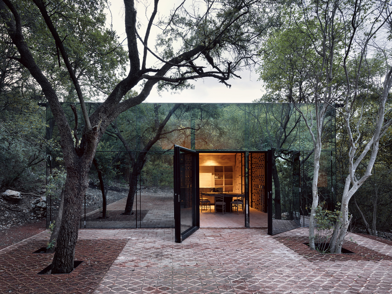 LOS TERRENOS, de Tatiana Bilbao, en San Pedro Garza García (México), 2016